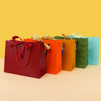 Bolsa de papel de embalaje de regalo de compras laminada impresa personalizada con su propio logotipo