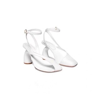Sandales européennes et américaines à talon haut asymétrique et à boucle fendue pour femmes, sandales de grande <span class=keywords><strong>taille</strong></span> à bout carré - Product Image 3