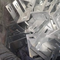 Panel de aluminio negro carbón con recubrimiento en polvo para valla, poste decorativo, tapa biselada y base acampanada para muro exterior de villa y jardín