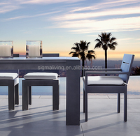 Chaises et table de salle à manger d'extérieur modernes et simples en aluminium, résistantes aux UV, pour projets extérieurs de villas et d'hôtels