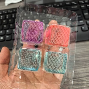 Juguete Sensorial Antiestrés en Forma de Cubo para Bebés, Juguete de Compresión con Sonido, Juguete Promocional - Product Image 4