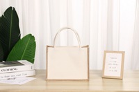Sac en jute réutilisable et écologique avec logo personnalisé, poignée en corde et motif lettres, idéal pour les cadeaux
