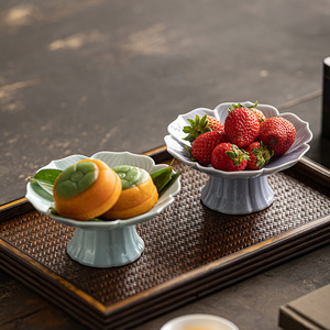 Plateau à fruits en céramique en forme de fleur, en porcelaine, sur pied, motif lotus, assiette à collation pour salon de thé, plat de service pour fête, style simple - Product Image 2