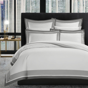 Parure de lit de luxe en coton blanc 300 fils/cm² brodé avec bordure grise – Literie hôtelière haut de gamme pour l'hôtellerie, vente en gros et export - Product Image 3