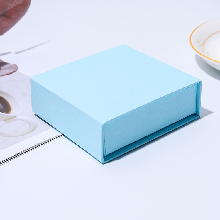 กล่องสูท (9*9*3)