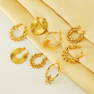 Wholesale 18K Gold Plated Stainless Steel Women <b>Jewelry</b> <b>Tragus</b> Huggie Hoops Dainty <b>Tragus</b> Earring Hoop Earring Gold Earring - Product Image 2