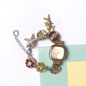 Reloj de Pulsera de Cuarzo Retro Único y Personalizado para Mujer, Oro Rosa, Esmalte Floral, Cristal, Cadena Ajustable, Esfera Analógica, Joyería Elegante - Product Image 1