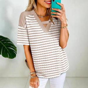 Camiseta de Manga Corta para Mujer, Estilo Casual y Holgado, con Cuello en V, Transpirable, con Botones, a Rayas, Versátil, para el Verano 2026 - Product Image 2
