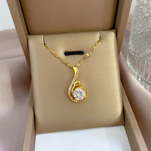 Collana unica di Design di uccelli marini intrecciati in oro 18K che combina Micro Set di pietre di zircone e costruzione durevole - Product Image 1