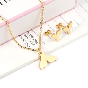 ชุดเครื่องประดับหางปลาเคลือบทอง 18K คุณภาพสูง ทำจากสแตนเลส ประกอบด้วยจี้สร้อยคอและต่างหู สำหรับผู้หญิง - Product Image 3