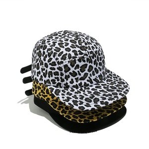 Gorras de Leopardo Personalizadas al por Mayor para Jóvenes y Hombres, Gorras Planas con Estampado de Leopardo, Gorras de Campamento sin Estructura con Correa Ajustable - Product Image 6