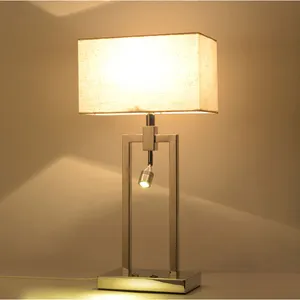 โคมไฟตั้งโต๊ะโครเมี่ยมสี่เหลี่ยมขัดเงาแบบนอร์ดิกสำหรับห้องนอนโรงแรมทำจากเหล็กสำหรับอ่านหนังสือ