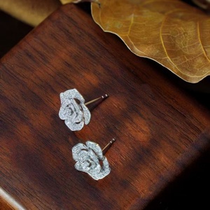 Pendientes Unisex de Lujo con Diamante Cultivado en Laboratorio de 0.5ct, Corte Redondo, Forma de Flor, Oro Sólido de 14K/18K, Certificado IGI - Product Image 3