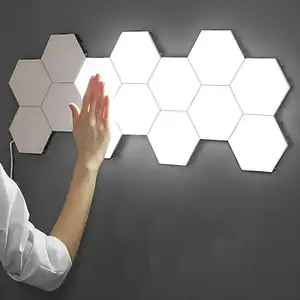 Lámpara de pared LED blanca inteligente y creativa, luz nocturna de nido de abeja con empalme geométrico hexagonal táctil para sala de estar