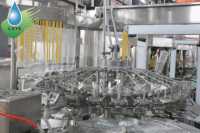 Ligne de production d'usine chinoise pour le rinçage, le remplissage et le capsulage de machines à eau RFC