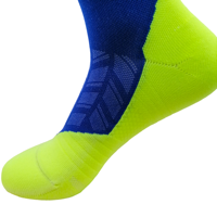 Chaussettes de sport tricotées rayées pour hommes, respirantes, anti-humidité, avec soutien de la voûte plantaire et amorti, idéales pour la course à pied (vente en gros)