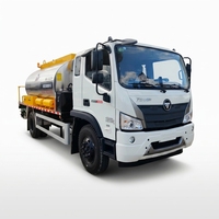 Camion pulvérisateur de bitume intelligent Foton 12000L résistant à l'usure pour le prétraitement des marques routières municipales