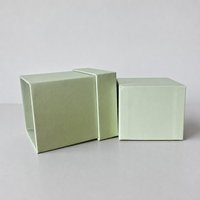 Caja de Cartón Rígido Verde Claro Mate Personalizada con Impresión de Texto Minimalista para Empaque de Fragancias