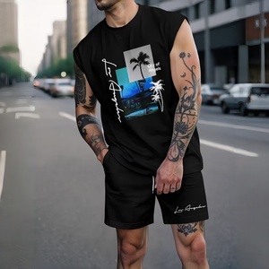 Conjunto de camiseta y pantalones cortos para hombre, de poliéster de secado rápido, corte regular, con diseño personalizado y logotipo personalizado, para correr y para el gimnasio. - Product Image 1