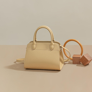 High-quality genuine leather women's bag, stylish, simple and casual, featuring a luxurious genuine leather shoulder bag. - Product Image 1