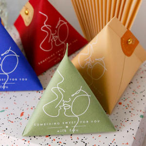 Boîte à <span class=keywords><strong>sucre</strong></span> personnalisée de style français, couleur crème, senior, <span class=keywords><strong>sans</strong></span> boîte à <span class=keywords><strong>chocolat</strong></span> triangulaire pliante - Product Image 1