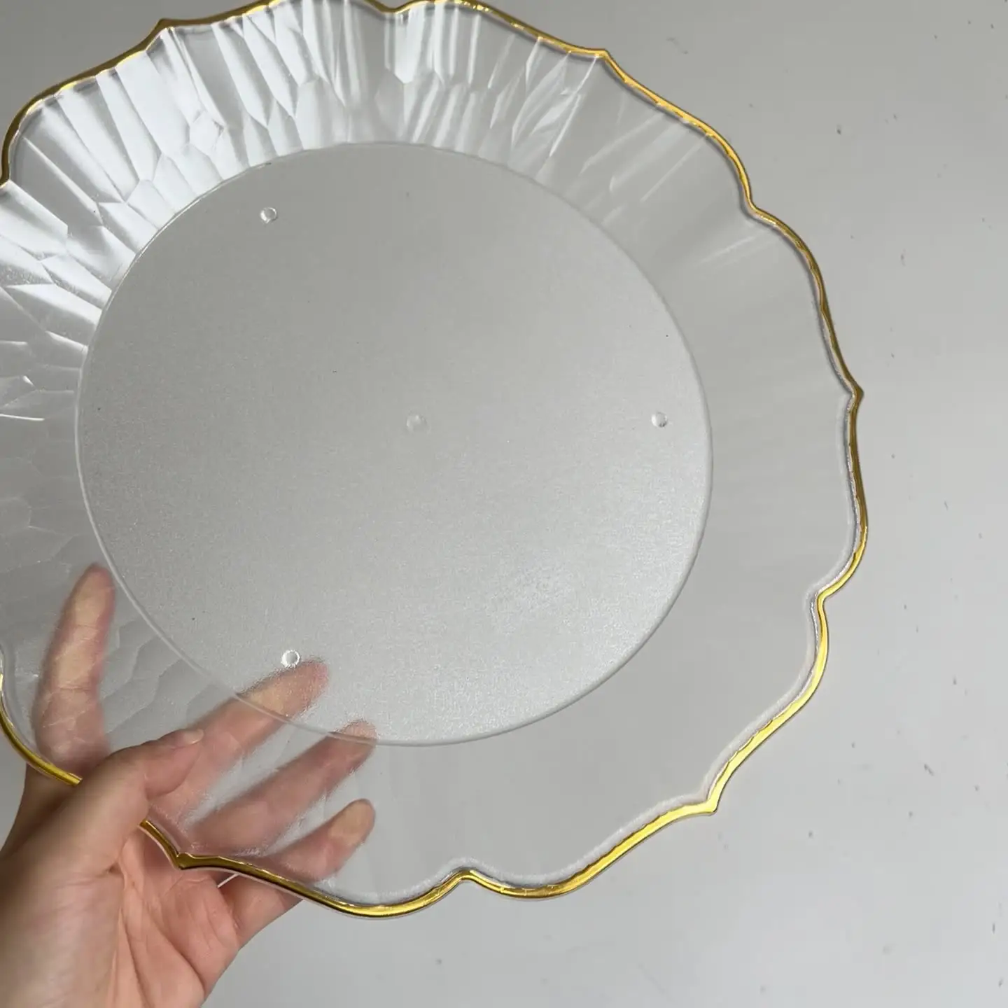 acrylic charger plate 13 inch plastic clear transparent with gold blue edge wedding event table suppliers