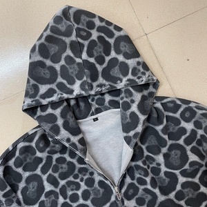 เสื้อแจ็คเก็ตแบบสวมใส่ได้สองด้านทรงหลวมพิมพ์ลายเสือดาวสองชั้นทรงบ็อกซี่มีฮู้ดแบบซิป ผู้ผลิตเสื้อฮู้ด - Product Image 3