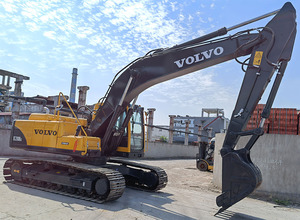 Excavatrice sur chenilles Volvo EC210BLC d'occasion, 21 tonnes, d'origine, en bon état, à vendre - Product Image 2