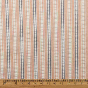 China personalizado ligero 55% algodón 45% poliéster rojo y blanco raya burbuja tela para Vestido camisero - Product Image 5