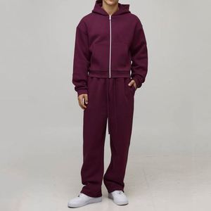 Ensemble de survêtement deux pièces pour homme, personnalisé, violet prune, comprenant un sweat à capuche ample à fermeture éclair intégrale et un pantalon de survêtement ample à jambes larges, dans des tons doux et riches. - Product Image 4