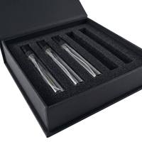 Boîte à parfum magnétique noire personnalisée de luxe, recyclable, en papier rigide certifié, avec insert pour 3 flacons vaporisateurs, finition dorée mate.