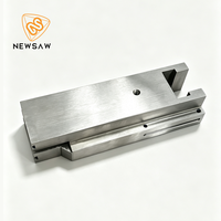 Bloc coulissant de serrage principal pour machine à scie circulaire NS-80, pièce de rechange en acier allié, OEM personnalisé