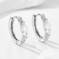 Pendientes de Aro Pequeños Mlluki Jewelry de Plata de Ley 925 con Baño de Oro de 14K, Serie Mini, con Circonitas Cúbicas en Forma de Ojo de Caballo