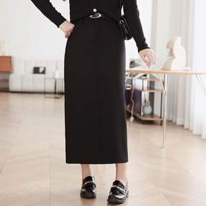 Jupe longue en maille unie noire pour femme Runqi N8774, grande taille, style OL, avec fente arrière droite, collection automne - Product Image 2