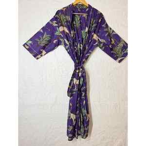 Batas Kimono de Algodón con Estampado de Selva Morada, Hechas a Mano, de Terciopelo de Algodón, para el Desayuno o el Té - Product Image 2