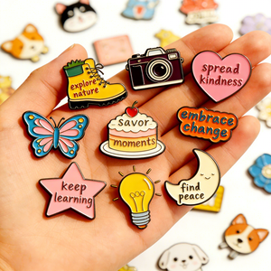 Fabricante de pines de esmalte personalizados al por mayor, insignias de solapa personalizadas para ropa, pines de metal blando y duro, diseña tu propio logotipo, a granel - Product Image 1