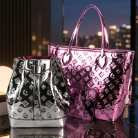 Sac fourre-tout en similicuir métallisé rose brillant OEM ODM, sac à bandoulière grande capacité avec pochette pour femme