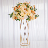 Nouveau support de fleurs haut de gamme en or pour mariage, piédestal pour bouquet, centre de table en métal pour la décoration de mariage, d'événements et de fêtes