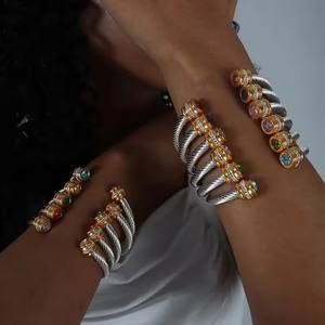 Bijoux de créateur personnalisés <span class=keywords><strong>en</strong></span> acier inoxydable plaqué or 18 carats, pierre de naissance, bracelet manchette à breloques réglable <span class=keywords><strong>en</strong></span> CZ pour femmes - Product Image 3