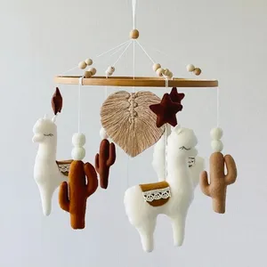 Estrellas de lana blanca pompones fieltro llama y cactus Cereus móvil cuentas de madera cuna juguete colgante para habitación de niños