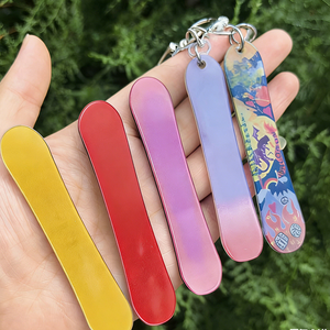 Portachiavi in Acrilico Personalizzati con Stampa UV su Entrambi i Lati, Portachiavi a Forma di Tavola da Surf - Product Image 1