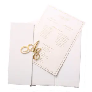 Barato Austrália lindo Hardcover livro estilo casamento convites com Monograma Acrílico Acessório e cartões personalizados convite