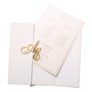 Inviti di Nozze Economici in Stile Libro con Copertina Rigida, Accessorio in Acrilico con Monogramma e Biglietti d'Invito Personalizzati, Stile Australiano - Product Image 1