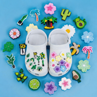 Breloques de chaussures en PVC de la série Summer Garden en gros, motifs marguerite, fleur de cerisier, banane, accessoires de chaussures personnalisés pour sabots