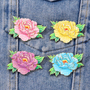 Значки YINI в стиле пионов из цинкового сплава – яркие цветочные значки с УФ-печатью, долговечные коллекционные изделия для любителей цветов, идеальный подарок и украшение - Product Image 3