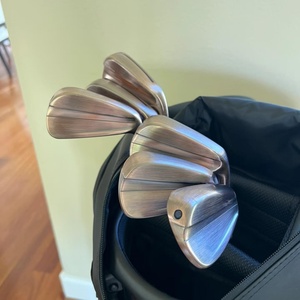 Venta al por Mayor de Palos de Golf de Tercera Generación 790 para Diestros, Hierros de Golf Forjados en Stock con Descuento - Product Image 3