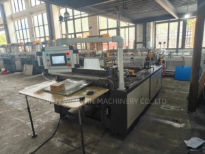 Máquina de fabricación de bolsas planas de plástico de alta resistencia GYH-1000L-1200L para bolsas de camiseta y bolsas de basura, con motor, características de sellado inferior y corte - Product Image 3