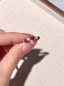 แหวนเงินแท้ 925 ยี่ห้อ UM Jewelry ประดับด้วยไพลินสีน้ำเงินสังเคราะห์แบบซันเซ็ตและฟรอสต์ และเพชรซิคอนสีขาว สำหรับผู้ชายและผู้หญิง สวมใส่ได้ทุกวัน งานแต่งงาน และงานปาร์ตี้ - Product Image 5