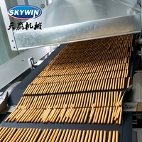 Ligne de production entièrement automatique de bâtonnets de pretz, machine à fabriquer des biscuits salés à haute capacité avec four à gaz