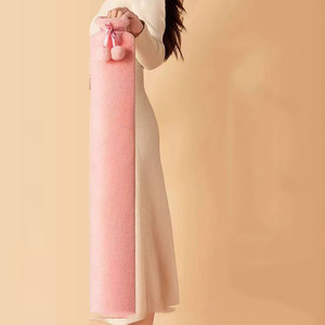 Bouteille d'eau chaude en caoutchouc personnalisée, grande capacité 2L, longue, avec <span class=keywords><strong>ceinture</strong></span> de maintien à la taille et bandoulière, 75CM de long - Product Image 2